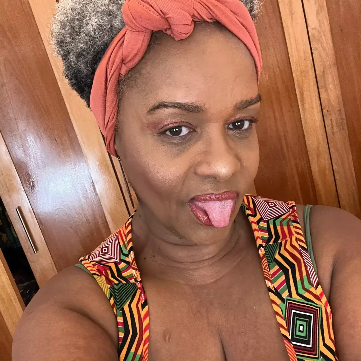 mamigilf66 ebony granny phone sex