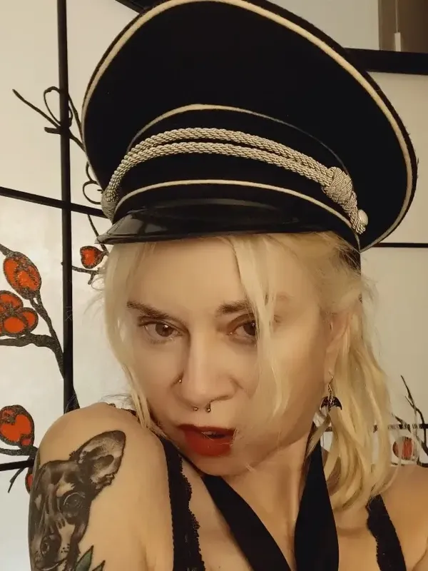 mistressoliviavexx granny femdom phone sex