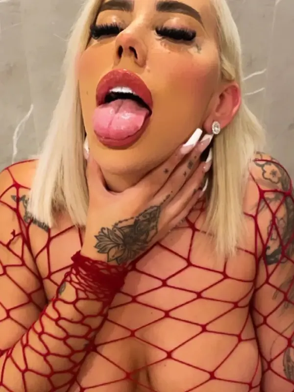 theblondedon profile queen